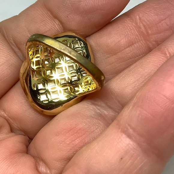 Gold Plated Mother of Pearl Ring - Picture 4 of 4